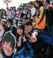 Ｆ１日本ＧＰを楽しむファン＝鈴鹿サーキット（撮影・神子素慎一）