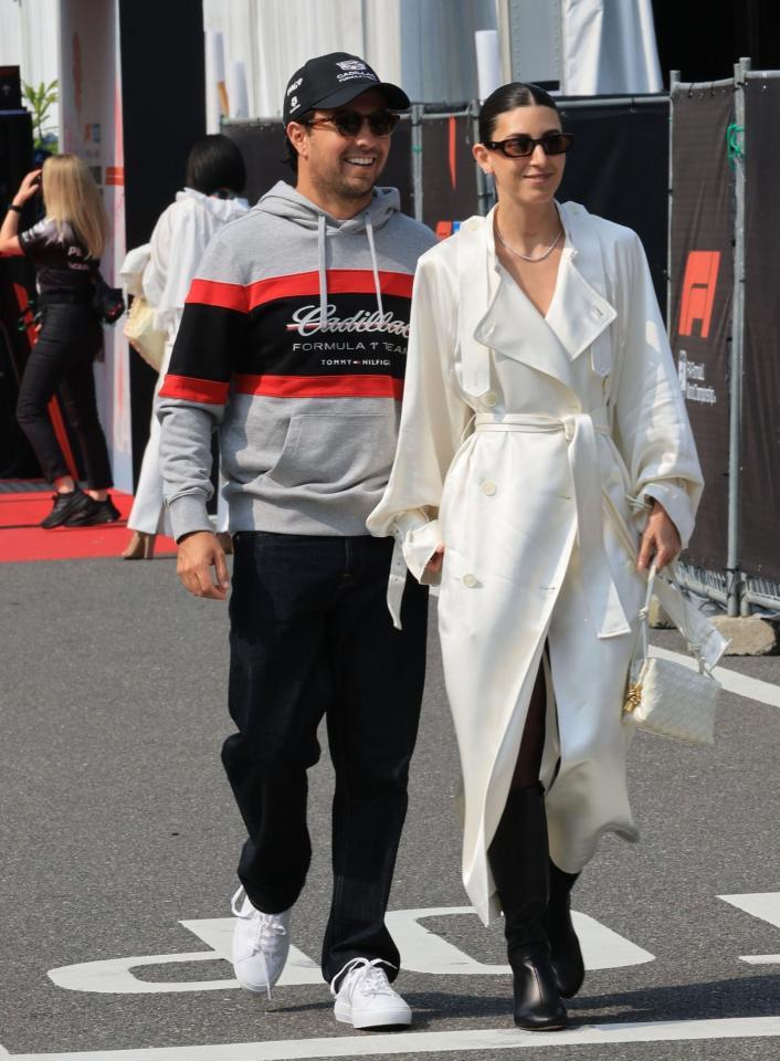 サーキット入りするキャデラック・フェラーリのセルジオ・ペレス＝鈴鹿サーキット（撮影・神子素慎一）