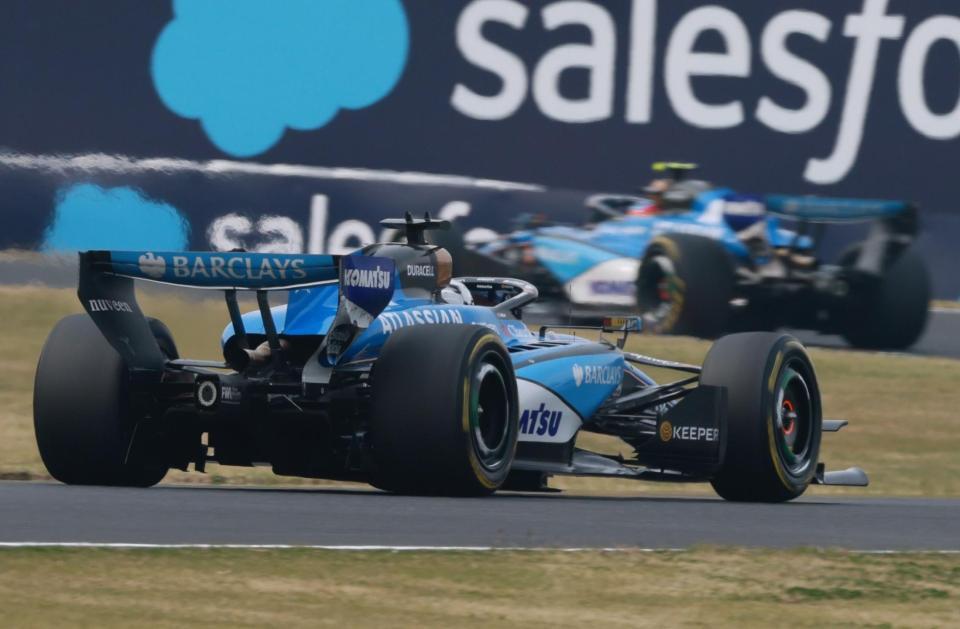 Ｓ字を抜けるウイリアムズ・メルセデスのアレクサンダー・アルボン＝鈴鹿サーキット（撮影・神子素慎一）