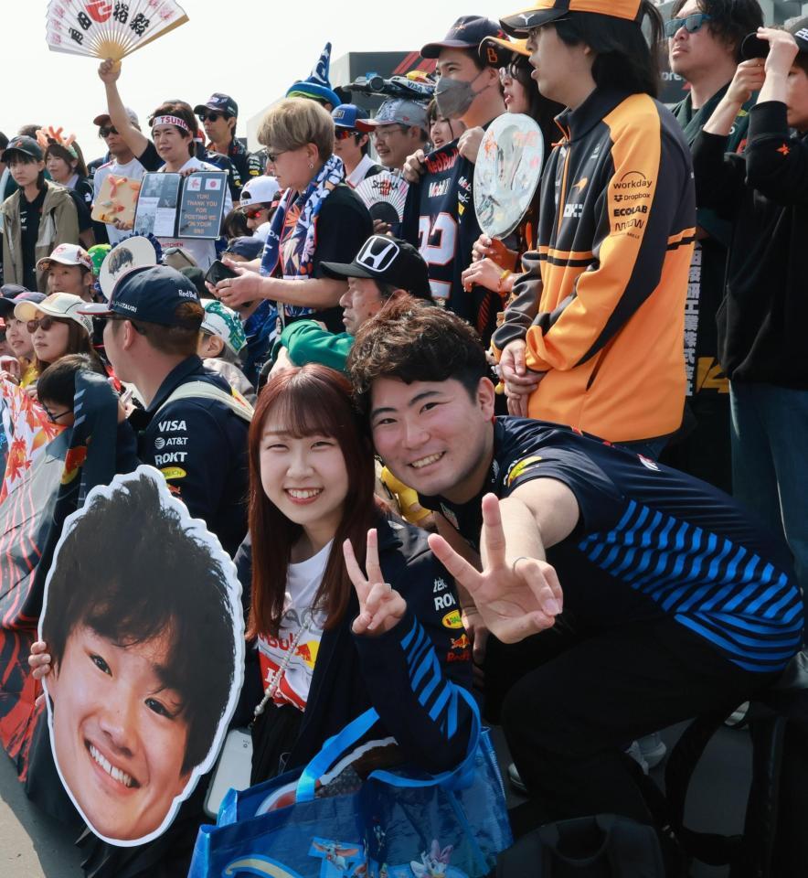 Ｆ１日本ＧＰを楽しむファン＝鈴鹿サーキット（撮影・神子素慎一）