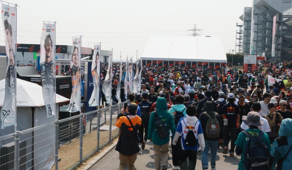 多くのファンが集まった鈴鹿サーキット（撮影・神子素慎一）