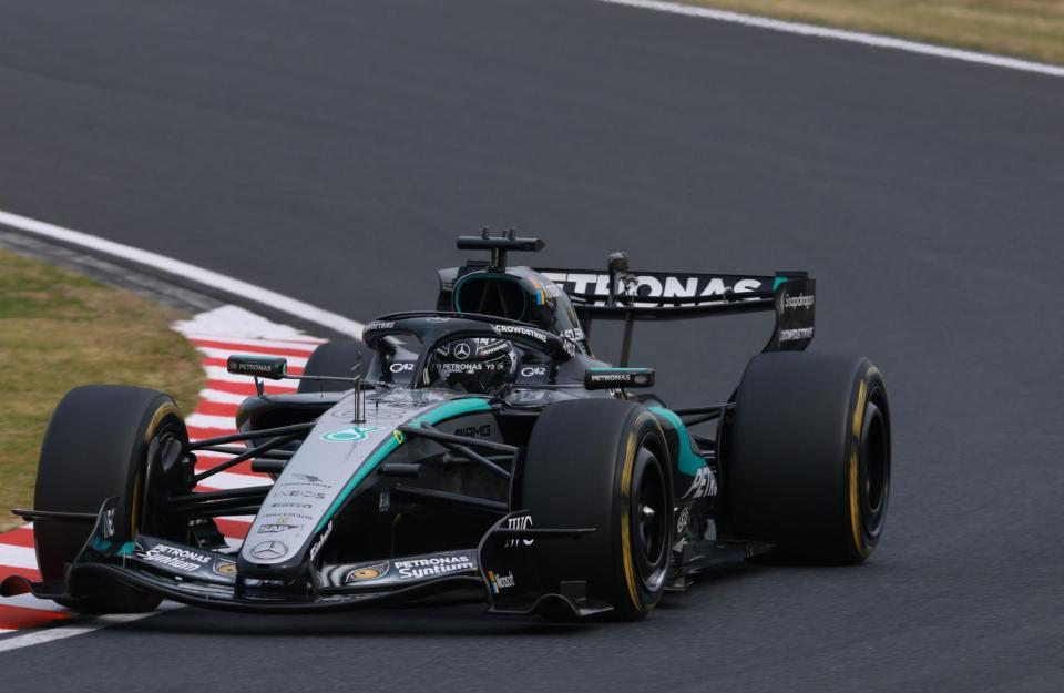 力走するメルセデスのジョージ・ラッセル＝鈴鹿サーキット（撮影・神子素慎一）