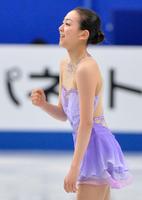 女子ＳＰの演技を終え、ガッツポーズの浅田真央＝さいたまスーパーアリーナ