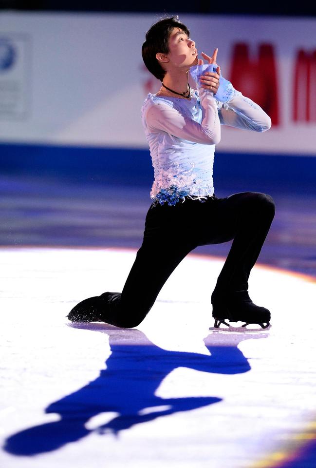 エキシビションで演技する羽生結弦＝バルセロナ（共同）