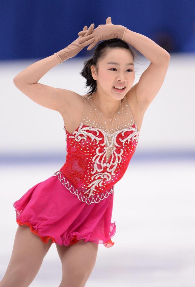 女子ＳＰで可憐（かれん）な演技を披露する樋口新葉＝長野・ビッグハット（撮影・開出　牧）