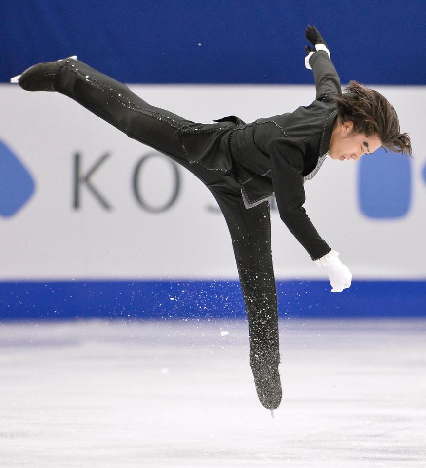 男子フリーで演技する無良崇人＝ソウル（共同）