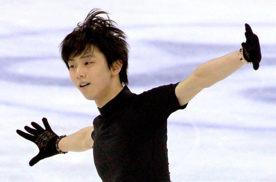 男子フリーに向け、公式練習で調整する羽生結弦＝上海（共同）