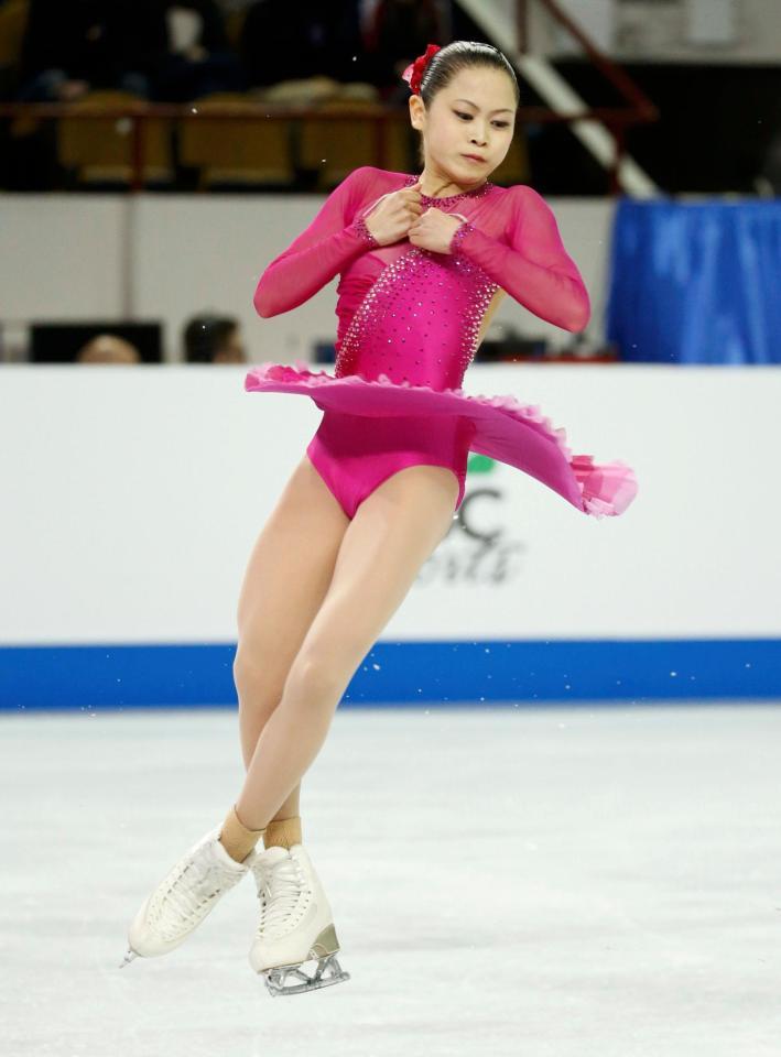 女子フリーでジャンプする宮原知子＝ミルウォーキー（ロイター＝共同）