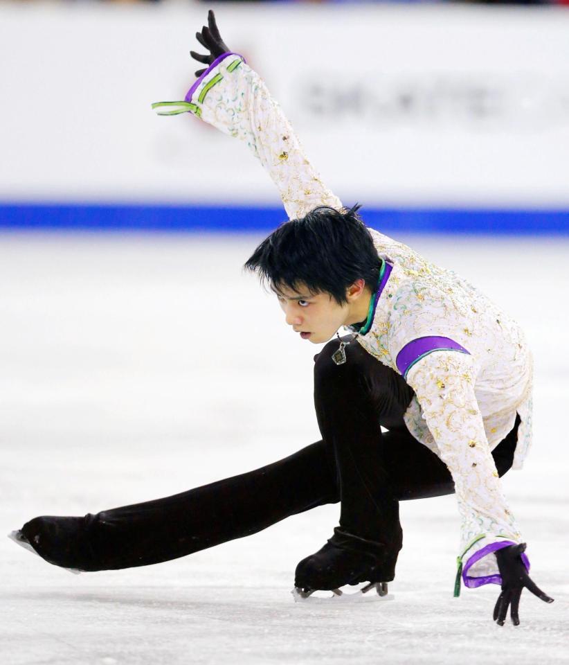 男子フリーで演技する羽生結弦＝レスブリッジ（共同）
