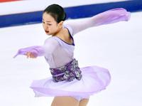 優勝した浅田真央の女子フリーの演技（共同）