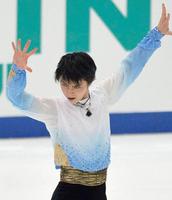 男子ＳＰで首位の羽生結弦＝長野市ビッグハット