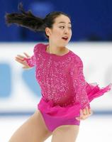 女子ＳＰで演技する浅田真央＝長野市ビッグハット