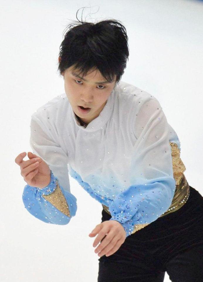 男子ＳＰで演技する羽生結弦＝長野市ビッグハット