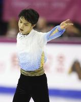 　男子ＳＰで演技する羽生結弦＝バルセロナ（共同）