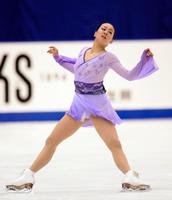 女子フリーで優雅に舞う浅田真央＝北海道・真駒内セキスイハイムアイスアリーナ（撮影・開出牧）