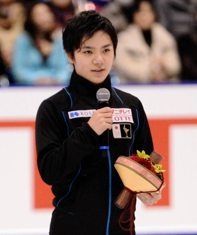 世界選手権代表に初選出され抱負を語る宇野昌磨＝北海道・真駒内セキスイハイムアイスアリーナ（撮影・開出牧）