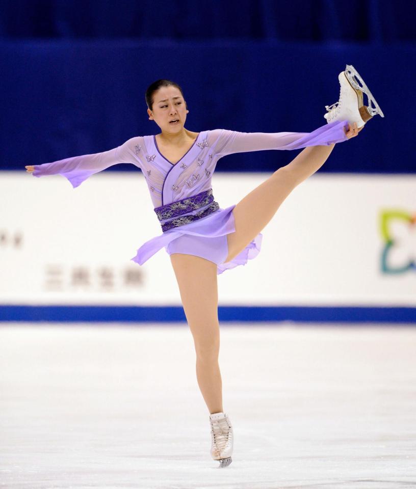 女子フリーで演技する浅田真央＝北海道・真駒内セキスイハイムアイスアリーナ（撮影・開出牧）