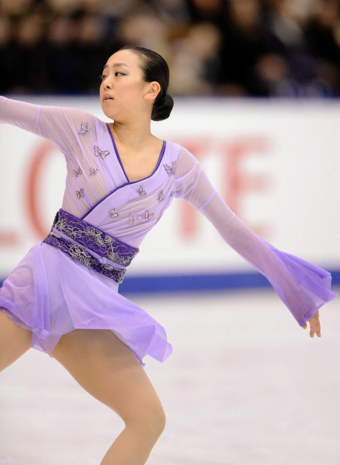 女子フリーで演技する浅田真央＝北海道・真駒内セキスイハイムアイスアリーナ（撮影・開出牧）