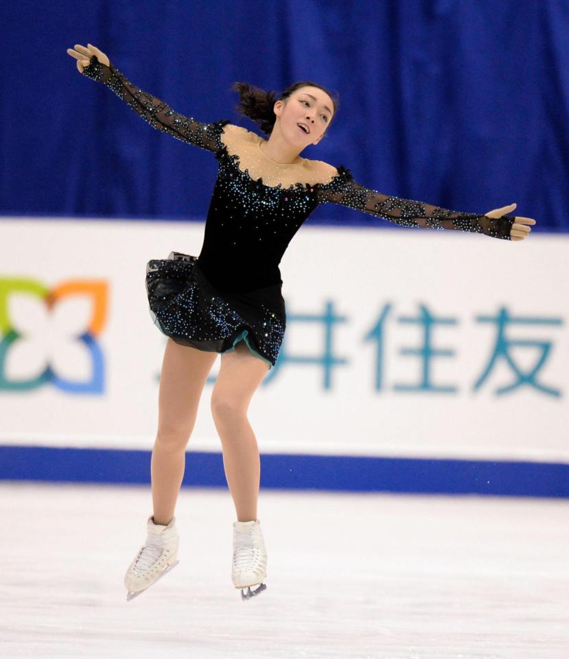 女子フリーで演技する本郷理華＝北海道・真駒内セキスイハイムアイスアリーナ（撮影・開出牧）