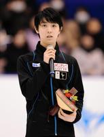 世界選手代表として抱負を語る羽生結弦＝北海道・真駒内セキスイハイムアイスアリーナ（撮影・開出牧）