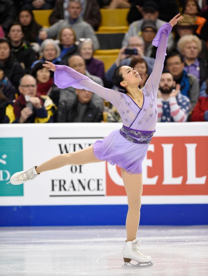 フィギュアスケート世界選手権の女子フリーで演技する浅田真央。順位を二つ上げたが、７位に終わった＝２日、米ボストン（共同）
