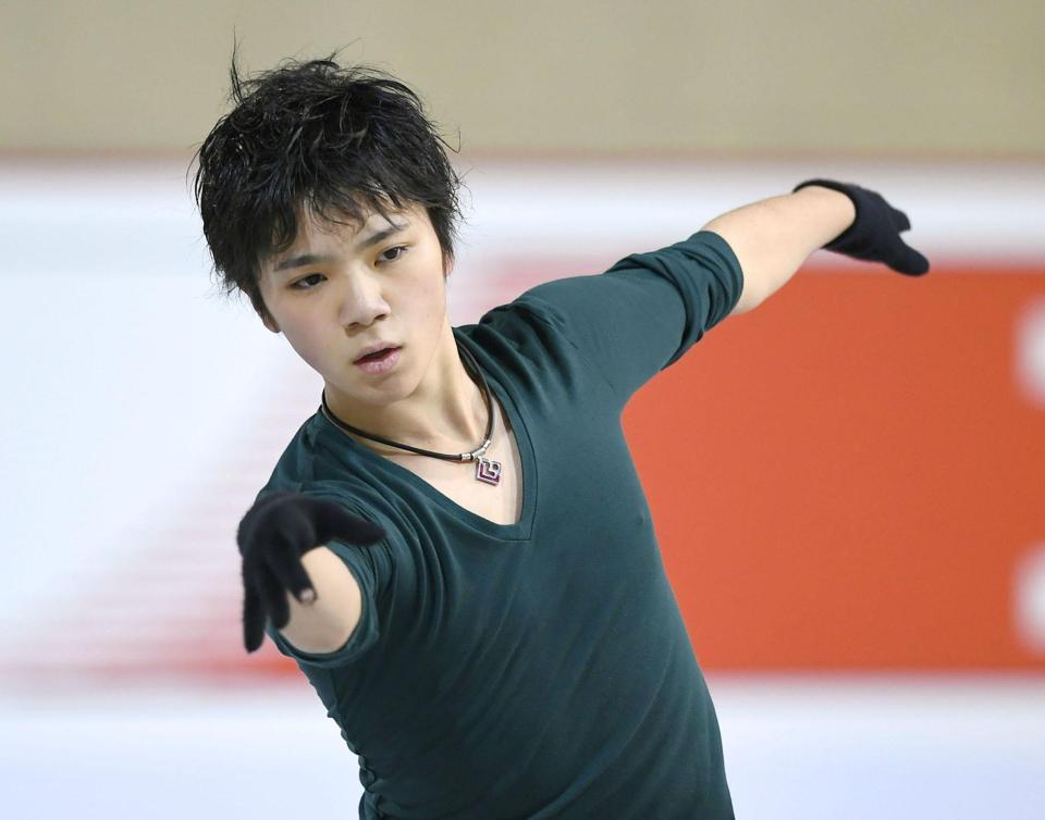 　公式練習で調整する宇野昌磨＝江陵（共同）