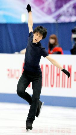 　フィギュア四大陸選手権の公式練習で調整する羽生結弦