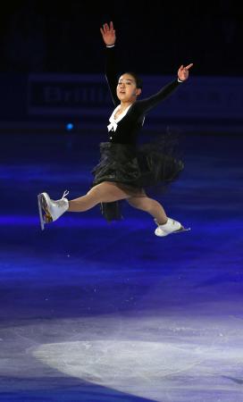 　華麗なジャンプを披露する浅田真央＝新横浜スケートセンター