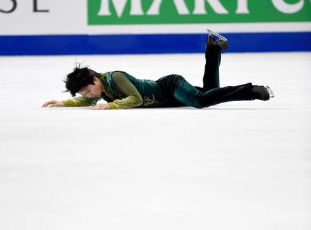 　男子フリーで、着氷に失敗して転倒した宇野昌磨