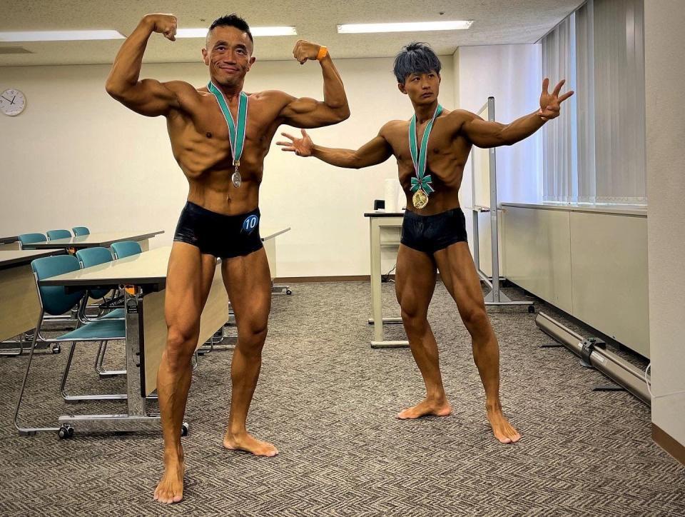 　減量を経て大会に出場した多田さん（左）