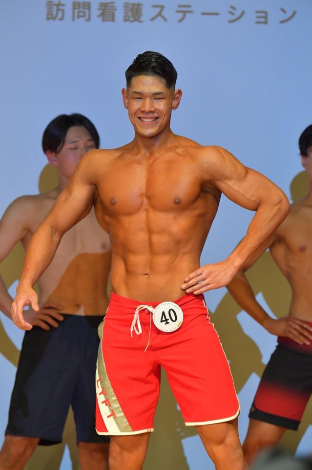 　フロントポーズで魅せる根岸選手