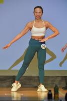 　笑顔でポージングを決める高橋選手