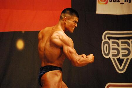 鬼気迫る表情を見せる松下選手