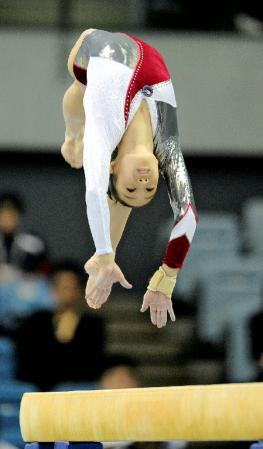 　女子種目別決勝の平均台で優勝した笹田夏実＝千葉ポートアリーナ