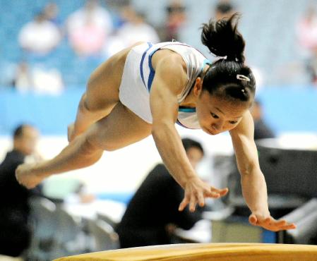 　女子種目別決勝の跳馬で優勝した龍和貴子＝千葉ポートアリーナ