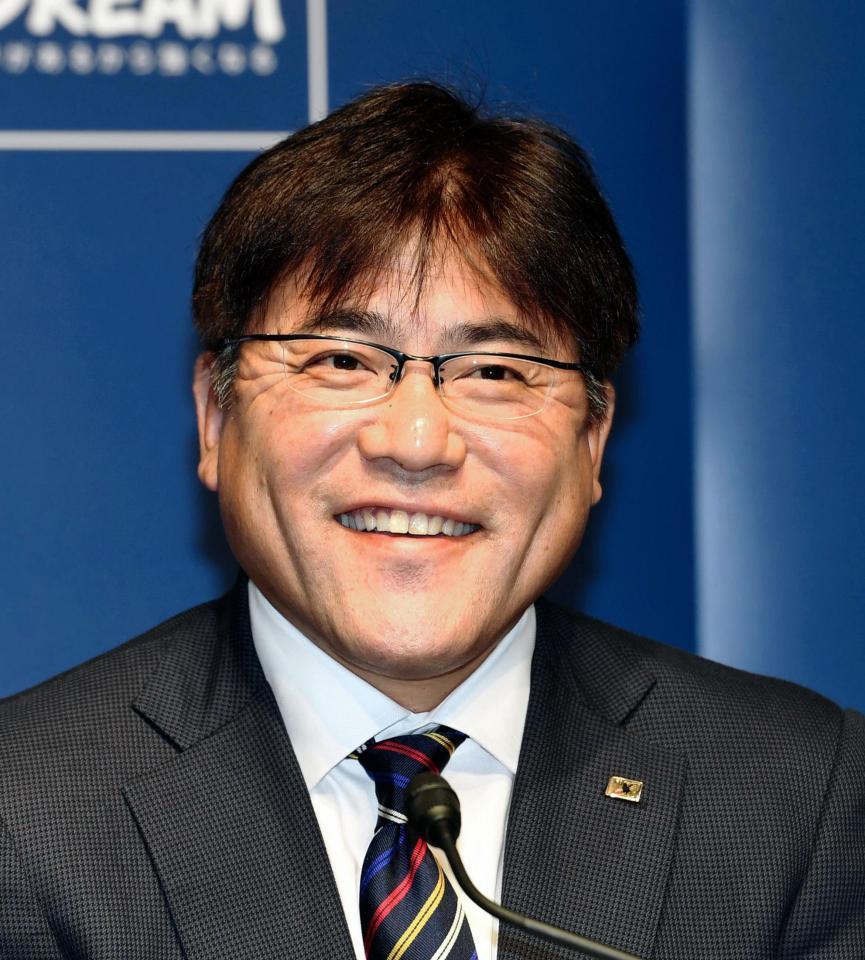 　会見中に笑みを見せるＵー２３代表・手倉森誠監督