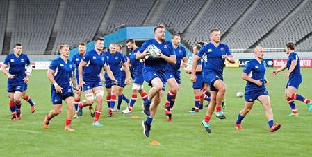 　全体練習を行うロシア代表フィフティーン