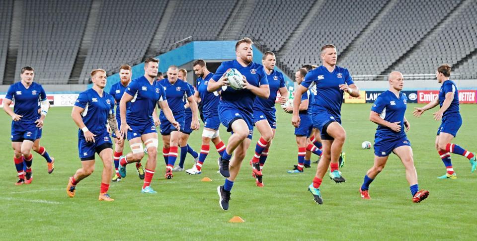 　全体練習を行うロシア代表フィフティーン