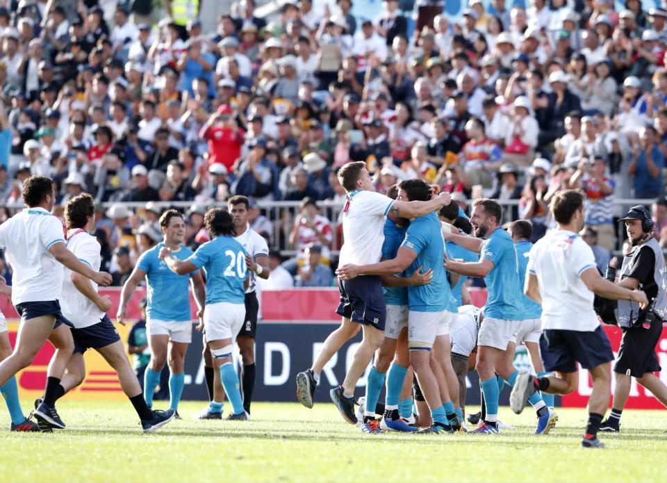 　フィジーを破り、喜ぶウルグアイ代表の選手ら＝釜石鵜住居復興スタジアム
