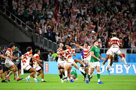 　アイルランドに勝利し喜びを爆発させる日本代表フィフティーン