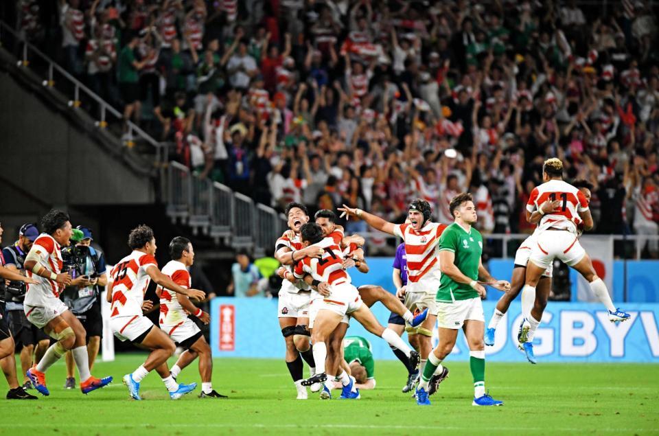 　アイルランドに勝利し喜びを爆発させる日本代表フィフティーン