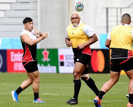 　サモア戦に向け調整する（左から）中村、中島ら日本代表フィフティーン