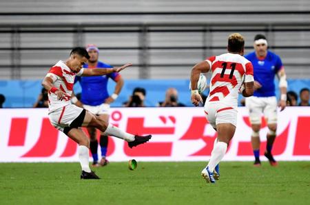 前半、２本目のＰＧを決める田村優＝豊田スタジアム（撮影・棚橋慶太）