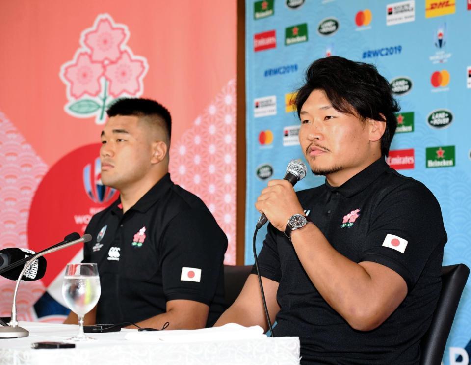 会見する稲垣啓太（右）と具智元＝都内（撮影・棚橋慶太）