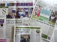 日本代表を警戒する記事を載せる南アフリカの地元紙＝19日、ヨハネスブルク（共同）