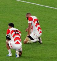 試合後、肩を落とすリーチ・マイケル＝味の素スタジアム