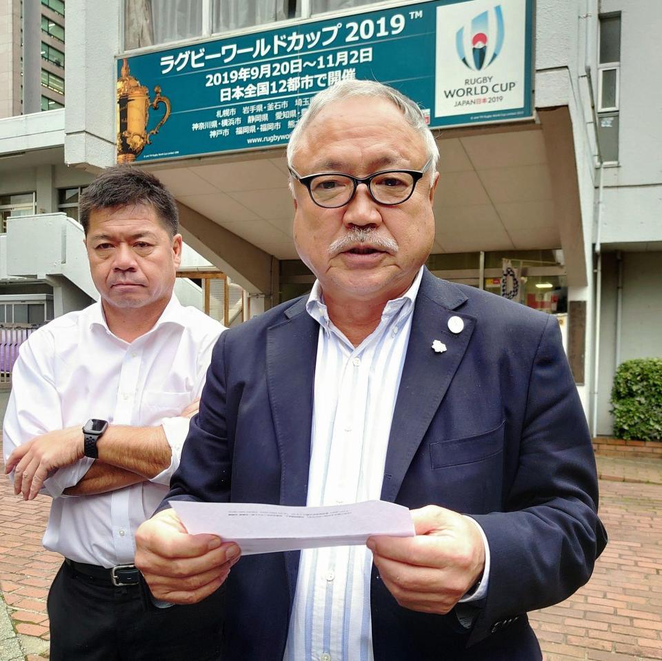 選考委員会を終えて取材に応じる日本ラグビー協会の森会長（右）と藤井強化委員長