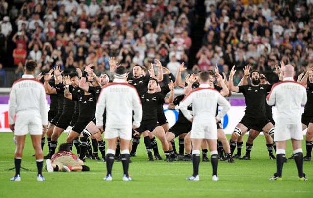 【写真】さすが清宮　日本代表トンプソンの隣で大一番を観戦