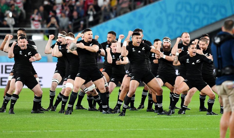 ハカを披露するニュージーランドフィフティーン＝味の素スタジアム（撮影・棚橋慶太）