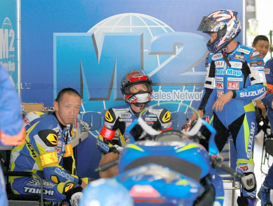 　ＭｏｔｏＭａｐ　ＳＵＰＰＬＹの青木宣篤（左端）＝鈴鹿サーキット（撮影・神子素慎一）